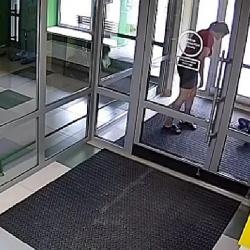 В Казани отправили под арест мать, избивавшую сына за кражу планшета