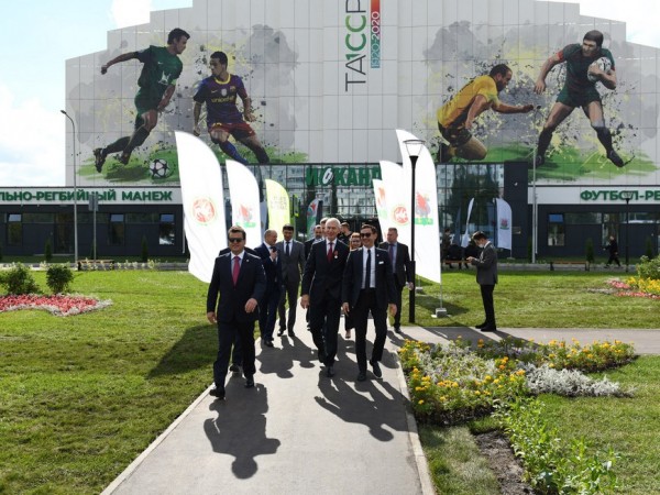 Рустам Минниханов, Олег Матыцин и Ильсур Метшин открыли футбольно-регбийный манеж &laquo;Искандер&raquo; в Казани