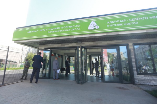 &laquo;А мы сюда по прописке попали!&raquo;: в Казани открыли &laquo;шаймиевскую&raquo; школу, в которой 16 первых классов 