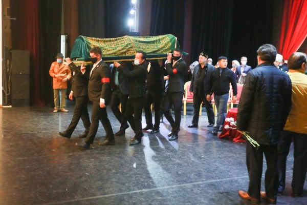 &laquo;Она была честью и совестью нашей эстрады&raquo;: Хамдуну Тимергалиеву похоронили на новом кладбище &laquo;Курган&raquo;