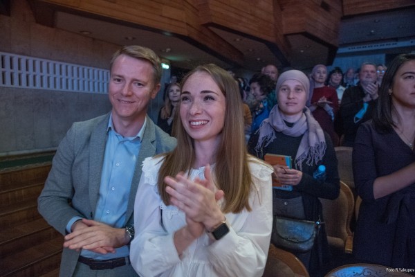 В театре Камала состоялась премьера спектакля "Женюсь.tat" (ФОТОРЕПОРТАЖ)