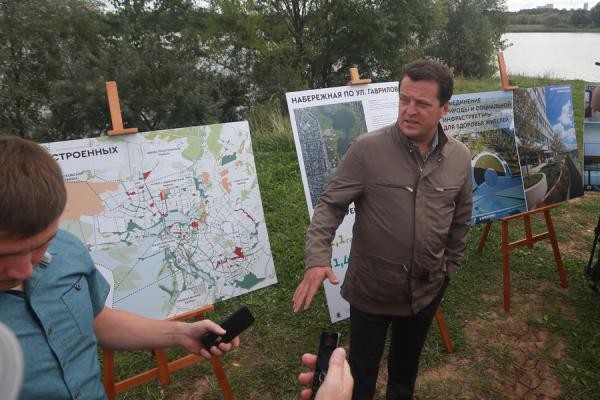 Мэр Казани перековался из урбанистов в «зелёные» и отправил застройщиков с Гаврилова на Портовую Мэр Казани перековался из урбанистов в «зелёные» и отправил застройщиков с Гаврилова на Портовую