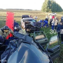 Смертельное ДТП под Челнами: двое погибли и трое пострадали (ФОТО)