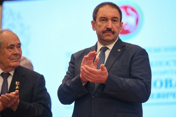 &laquo;У нас коленки подгибались, но вы повели вперед&raquo;: Рустама Минниханова поздравили с третьим президентским сроком