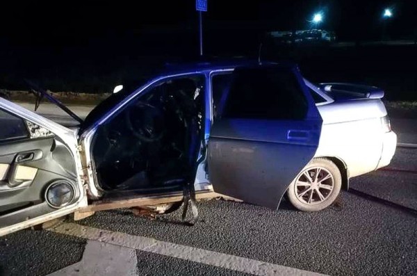 Отец и сын погибли на трассе в Елабужском районе, уходя от полицейской погони (ФОТО) Отец и сын погибли на трассе в Елабужском районе, уходя от полицейской погони (ФОТО)