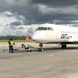 В аэропорту Казани был поставлен рекорд России и мира по перетаскиванию самолета человеком (ВИДЕО)