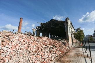 &laquo;Живем здесь, как на войне!&raquo;: жители Адмиралтейской слободы Казани устали от соседства с руинами &laquo;Сантехприбора&raquo; 