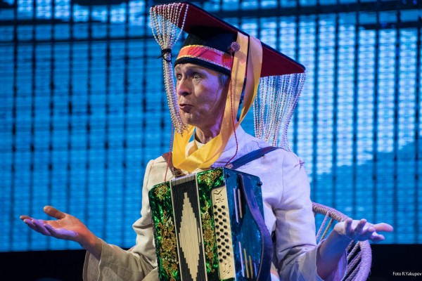 В театре Камала состоялась премьера спектакля "Женюсь.tat" (ФОТОРЕПОРТАЖ)