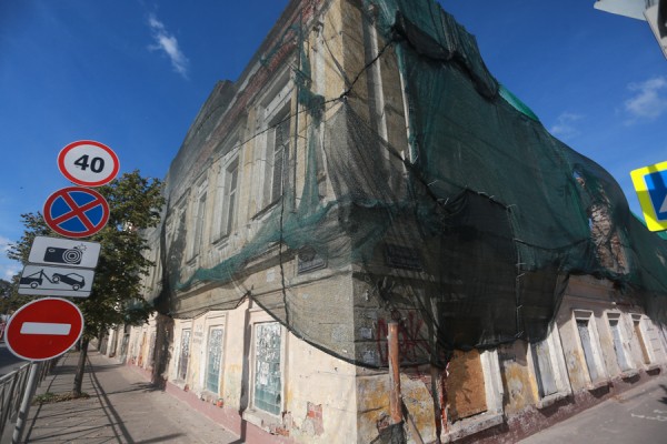 &laquo;Живем здесь, как на войне!&raquo;: жители Адмиралтейской слободы Казани устали от соседства с руинами &laquo;Сантехприбора&raquo; 