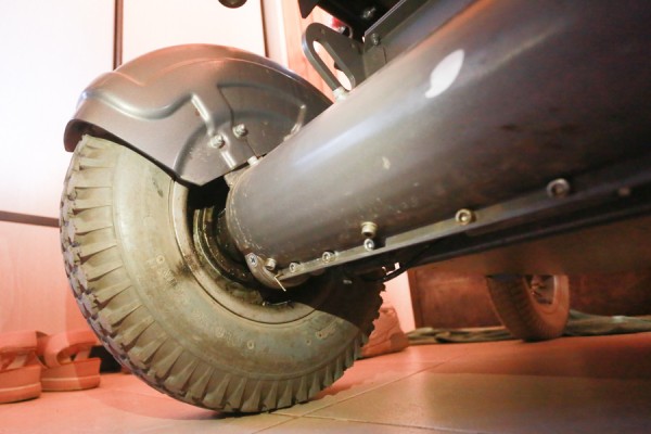 &laquo;Ну не издевательство?&raquo;: казанскому инвалиду испортили дорогую немецкую коляску, которую он выпросил у президента 