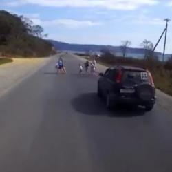 В Приморье самосвал снес толпу детей &ndash; погибла девочка, еще двое в тяжелом состоянии