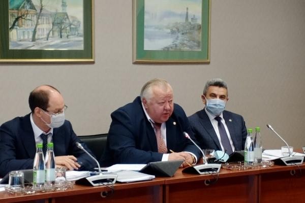 «Так больше 14 тысяч он не получает?»: депутатов Татарстана шокировал размер зарплаты молодого учителя