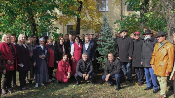 В сквере Татарской Государственной филармонии была посажена именная ель (ФОТО)