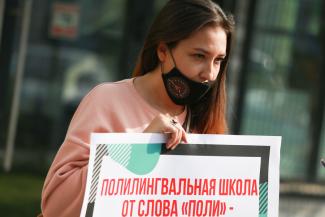 &laquo;Это руки провокаторов&raquo;: в Казани интернет-активистки воюют из-за &laquo;шаймиевской&raquo; школы  