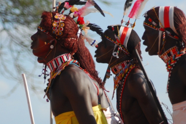 Буйство красок и торжество боли. Какие необычные праздники отмечают народы?
