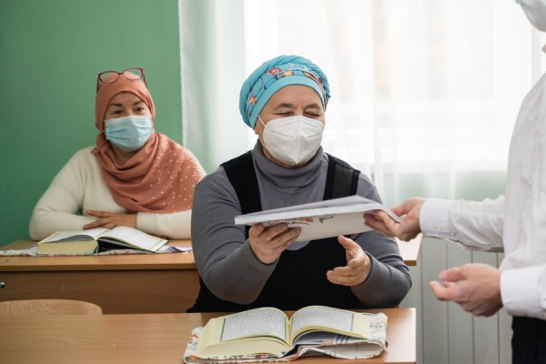 В мечетях Татарстана начались уроки татарского. Первыми они стартовали в казанской мечети «Хузейфа» (ФОТО) В мечетях Татарстана начались уроки татарского. Первыми они стартовали в казанской мечети «Хузейфа» (ФОТО)