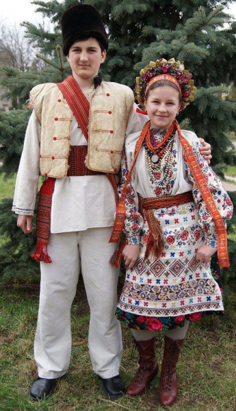 Помпоны, вышиванка и черевички. Из чего состоял гардероб украинцев?