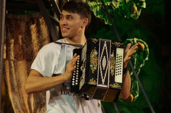 Грустная и светлая комедия "Прости меня, мама" снова на сцене Кариевского театра Грустная и светлая комедия "Прости меня, мама" снова на сцене Кариевского театра