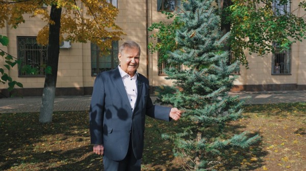 В сквере Татарской Государственной филармонии была посажена именная ель (ФОТО)