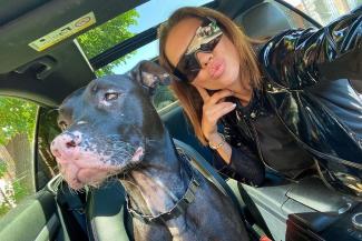 Кто, если не она?.. Казанскую блогершу, чья собака нагадила на крыльце Госсовета, приняли в &laquo;зоополицию&raquo;