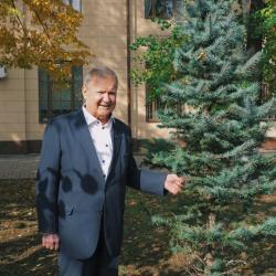 В сквере Татарской Государственной филармонии была посажена именная ель (ФОТО)