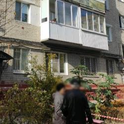 Жительница Саратова выбросила с четвертого этажа своих детей Жительница Саратова выбросила с четвертого этажа своих детей