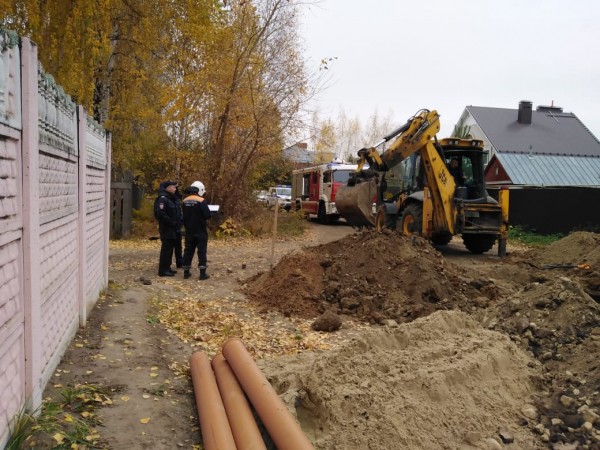 В Казани двоих мужчин насмерть засыпало землей (ФОТО)