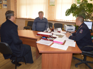 Общественники Зеленодольского района ознакомились с работой отдела по вопросам миграции и отделения ГИБДД Общественники Зеленодольского района ознакомились с работой отдела по вопросам миграции и отделения ГИБДД