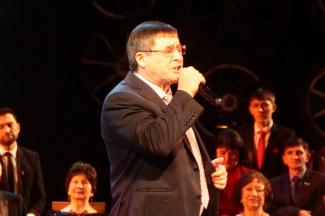 «Возможно, он просто устал. Мужику-то 60 лет уже»: администратор Салавата опроверг слухи о его заболевании ковидом «Возможно, он просто устал. Мужику-то 60 лет уже»: администратор Салавата опроверг слухи о его заболевании ковидом