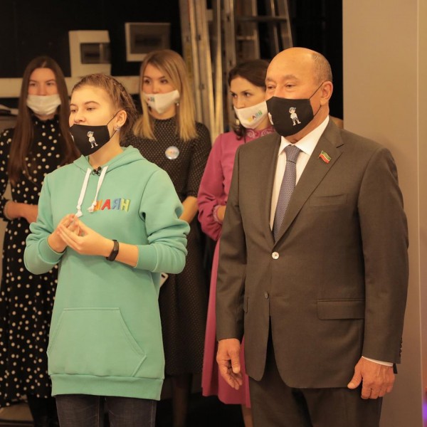 Сегодня Марат Ахметов побывал в гостях у "ШАЯН ТВ" (ФОТО)