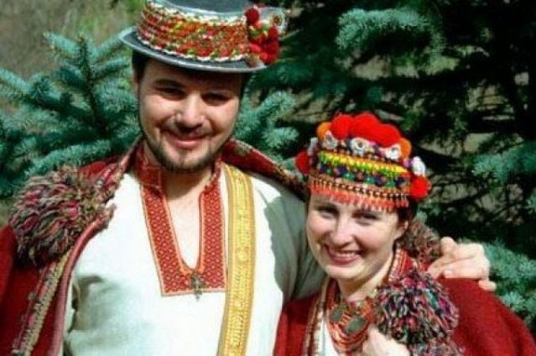 Помпоны, вышиванка и черевички. Из чего состоял гардероб украинцев?