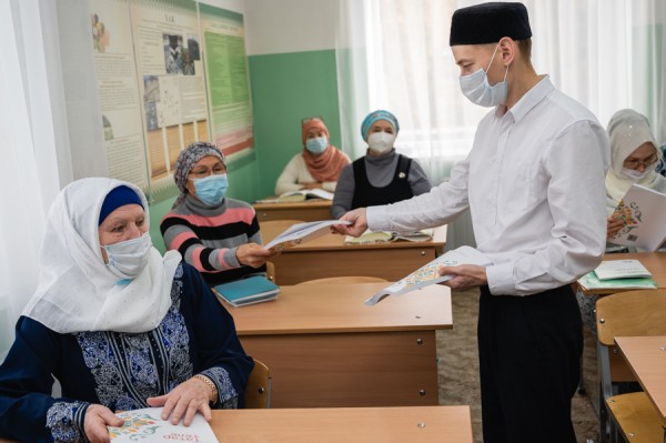 В мечетях Татарстана начались уроки татарского. Первыми они стартовали в казанской мечети «Хузейфа» (ФОТО) В мечетях Татарстана начались уроки татарского. Первыми они стартовали в казанской мечети «Хузейфа» (ФОТО)