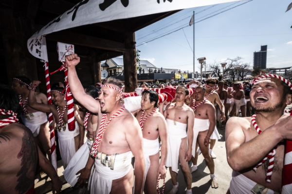 Буйство красок и торжество боли. Какие необычные праздники отмечают народы?