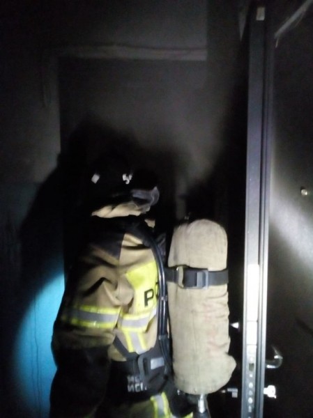 В Татарстане муж смог вытащить жену из горящей квартиры, но она погибла