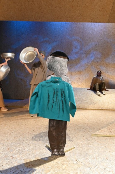 В театре Кариева с огромным успехом прошла премьера спектакля &laquo;Долгое-долгое детство&raquo; (ФОТО)