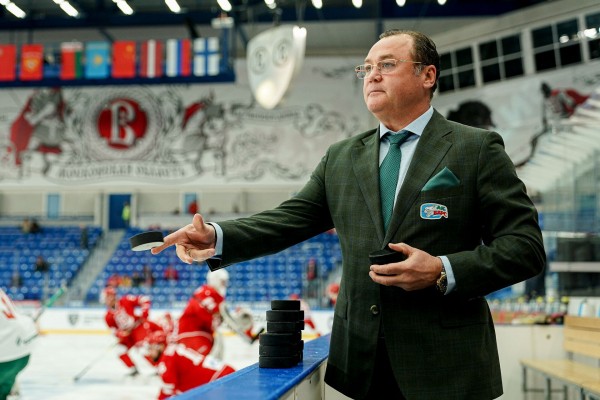 
              &laquo;Я отвечал за защитную линию, Душкин вёл игру&raquo;. Рафик Якубов &ndash; о матче с &laquo;Витязем&raquo;            