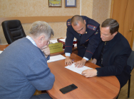 Общественники Зеленодольского района ознакомились с работой отдела по вопросам миграции и отделения ГИБДД Общественники Зеленодольского района ознакомились с работой отдела по вопросам миграции и отделения ГИБДД