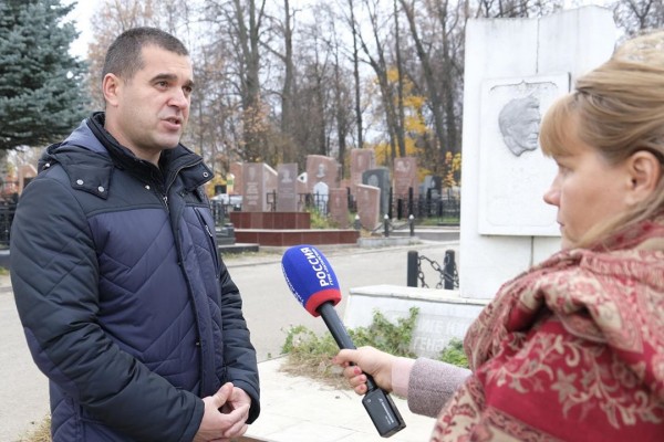 Сегодня на Ново-Татарском кладбище Казани был установлен надгробный камень на могиле легендарного Ильгама Шакирова (ФОТО)