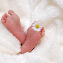 Медики оценили состояние девочки, которую мать полгода держала в шкафу