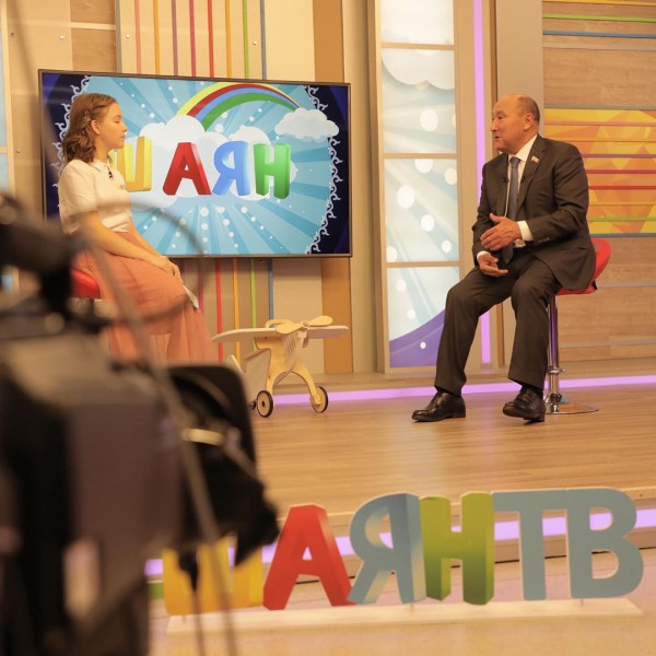 Сегодня Марат Ахметов побывал в гостях у "ШАЯН ТВ" (ФОТО)