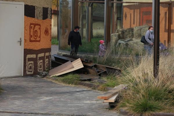 В казанский зоопарк &laquo;Река Замбези&raquo;, куда никак не доедут слон и жираф, решили вбухать еще полмиллиарда