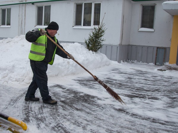 И.Метшин: «Для быстрой и качественной уборки снега во дворах важны четкие договоренности управляющих компаний с жителями» И.Метшин: «Для быстрой и качественной уборки снега во дворах важны четкие договоренности управляющих компаний с жителями»