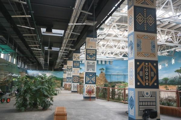 В казанский зоопарк &laquo;Река Замбези&raquo;, куда никак не доедут слон и жираф, решили вбухать еще полмиллиарда