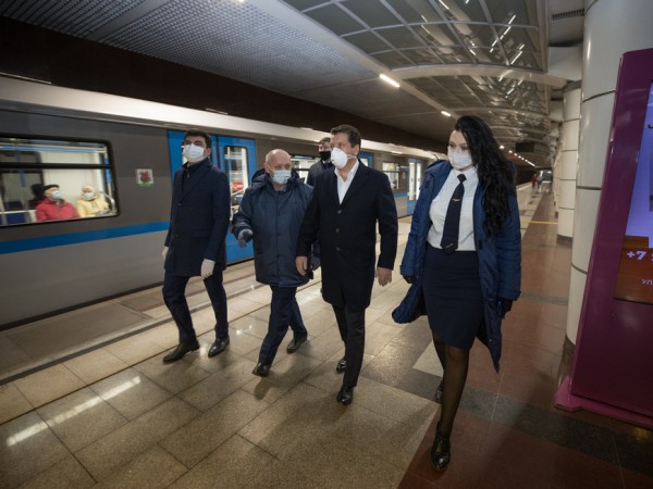 В казанском метро появился новый поезд &laquo;Москва&raquo;: без межвагонных дверей и с &laquo;умным&raquo; освещением