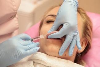 &laquo;Это я клеветница и шантажистка?&raquo;: в Казани пациентка косметолога требует возмездия за страшный &laquo;укол красоты&raquo;