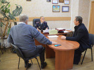 Общественники Зеленодольского района ознакомились с работой отдела по вопросам миграции и отделения ГИБДД Общественники Зеленодольского района ознакомились с работой отдела по вопросам миграции и отделения ГИБДД