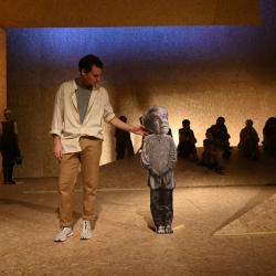 В театре Кариева с огромным успехом прошла премьера спектакля &laquo;Долгое-долгое детство&raquo; (ФОТО)