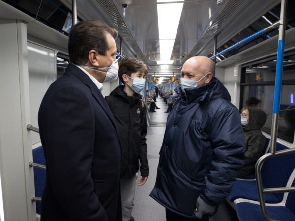 В казанском метро появился новый поезд &laquo;Москва&raquo;: без межвагонных дверей и с &laquo;умным&raquo; освещением