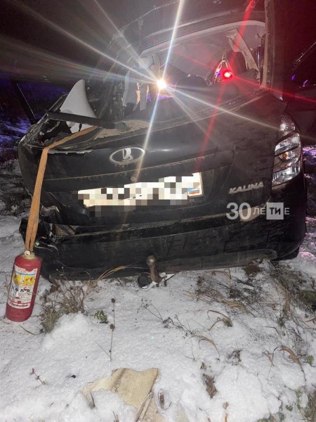 Женщина погибла в ДТП с фурой, трактором и легковушкой в Татарстане (ФОТО) Женщина погибла в ДТП с фурой, трактором и легковушкой в Татарстане (ФОТО)