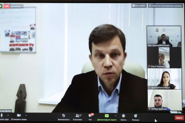 &laquo;Вам не видно, как мне стыдно&raquo;: мэр Казани пообщался с предпринимателями